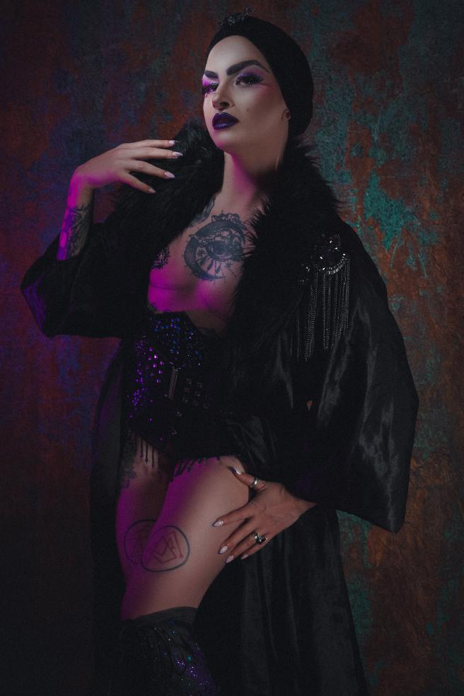 Picture of MX Cyanide, Burlesque Performer